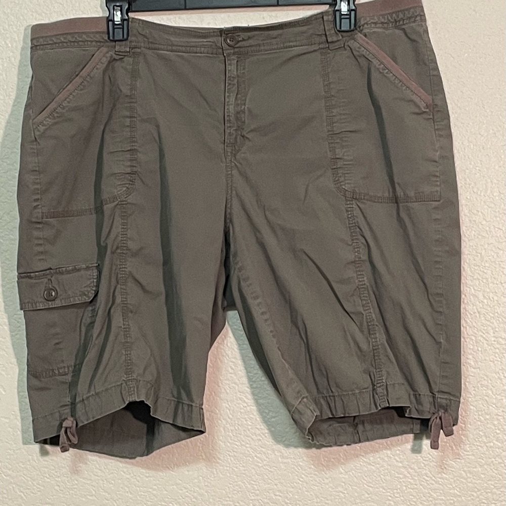 *REDUCED*Olive Green Cargo Shorts